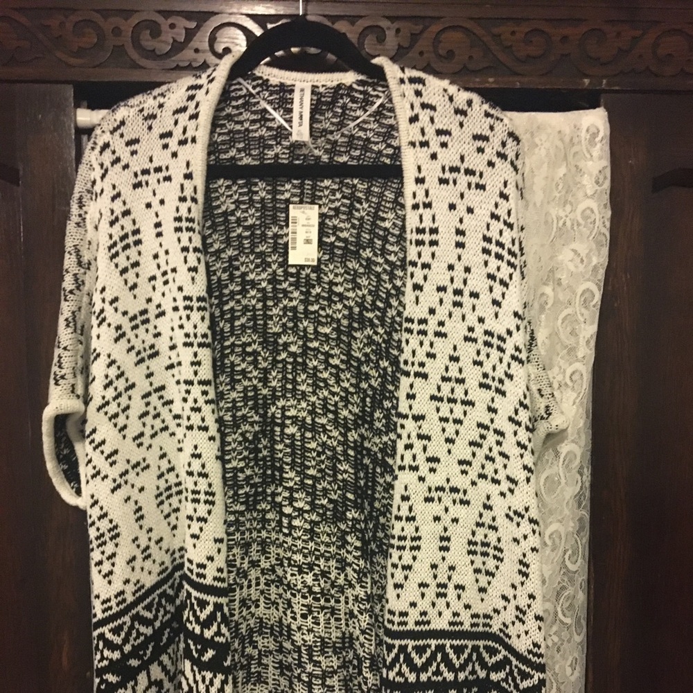 Sweater vest short sleeve black and white